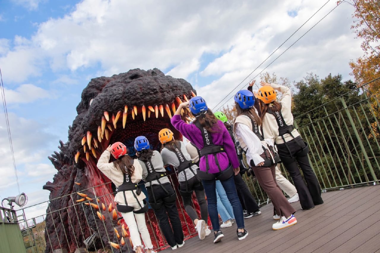 ゴジラ　モリ ゴジラジップライン】ゴジラ モリ ゴジラ モリ Zip Line Into the